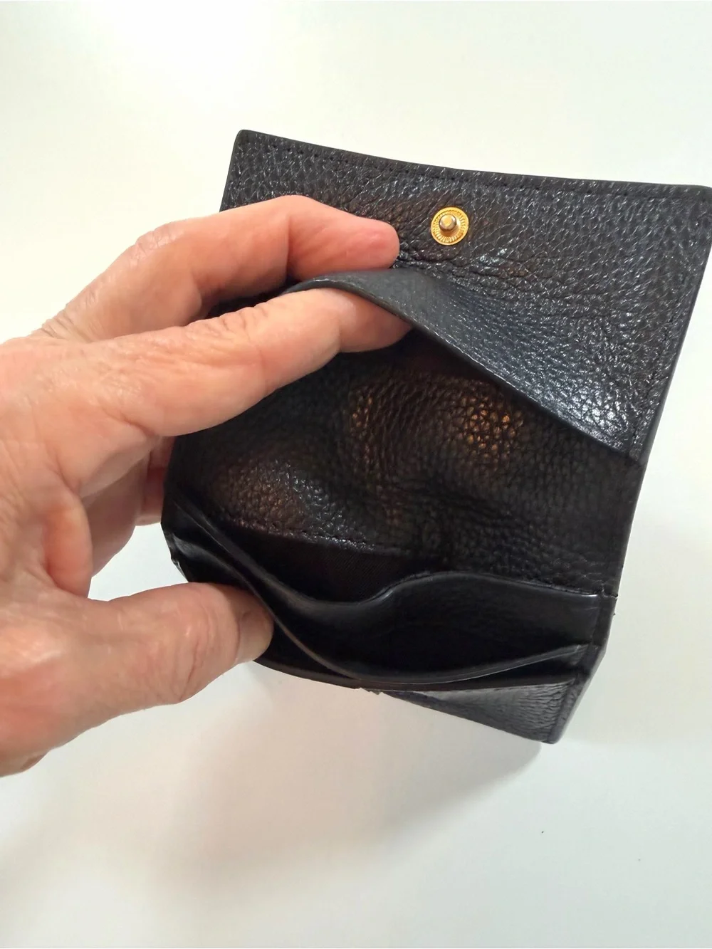 Tory Burch McGraw Bombe Black Pebbled Leather Compact Wallet